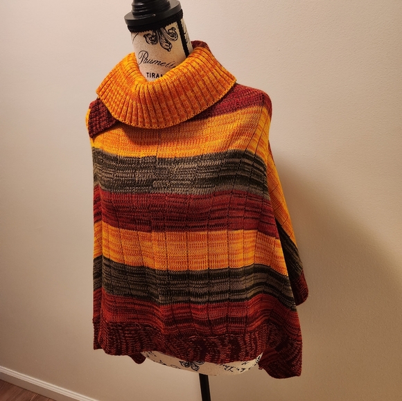 Sweater poncho size small - Picture 4 of 4